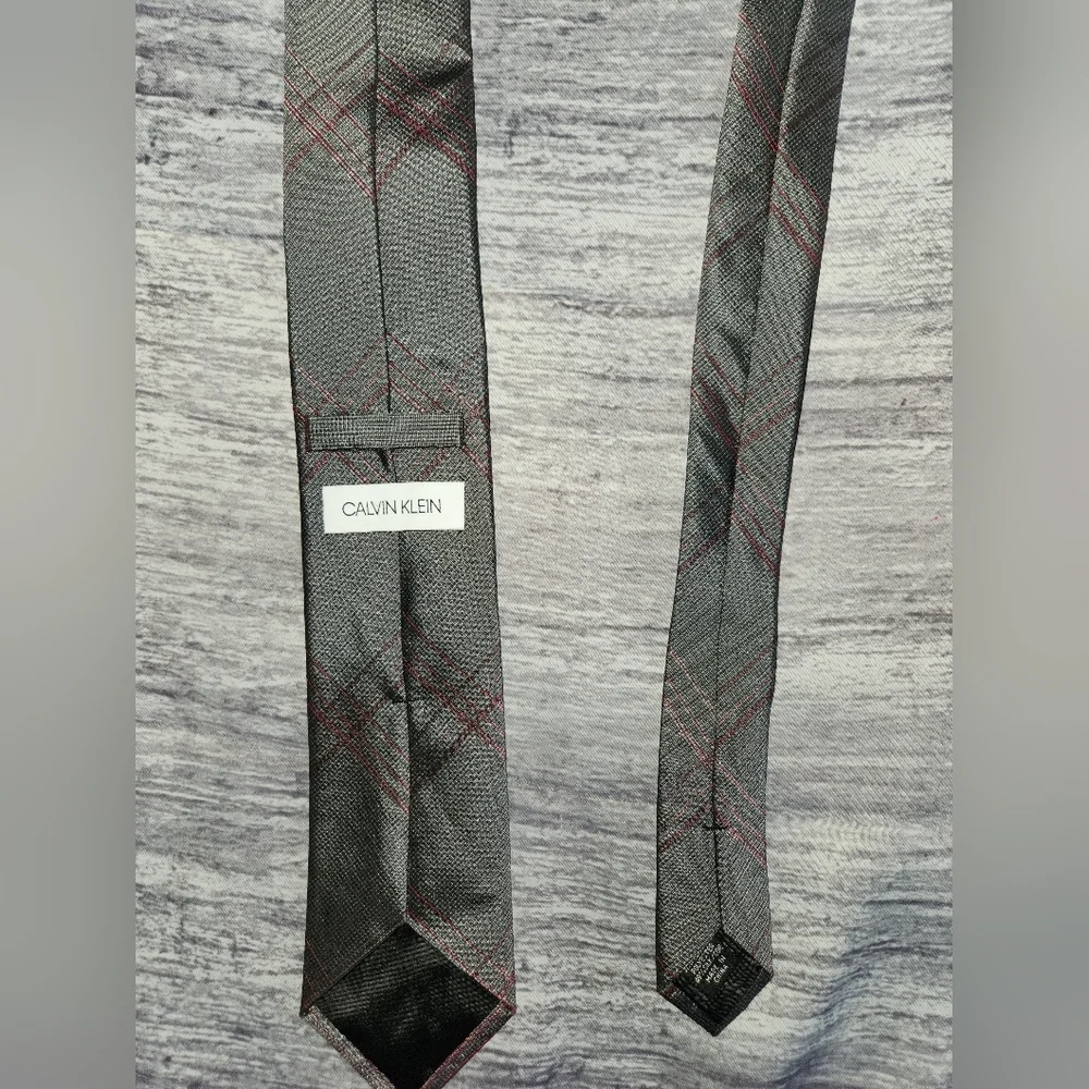 Calvin Klein Gray Polyester Silk Neck Tie‎